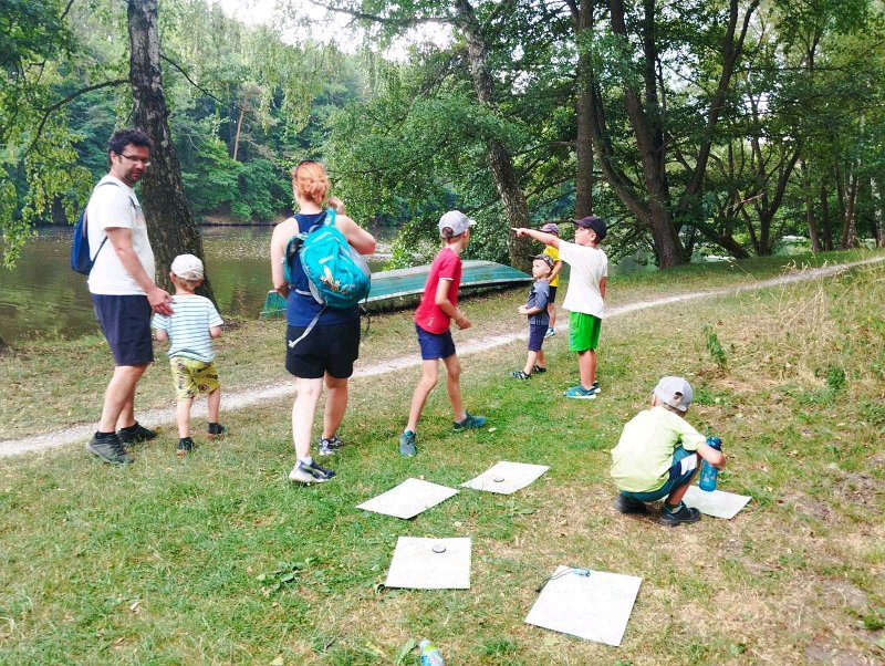 Letni_kurz_UK_14072026_01.jpg - V rámci programu Základního letního kurzu Univerzity Karlovy se v areálu v Poříčí a jeho okolí podél řeky Otavy uskutečnil třetí ročník Turistického závodu (14. 7. 2026).