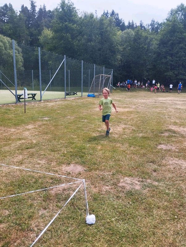 Letni_kurz_UK_14072026_02.jpg - V rámci programu Základního letního kurzu Univerzity Karlovy se v areálu v Poříčí a jeho okolí podél řeky Otavy uskutečnil třetí ročník Turistického závodu (14. 7. 2026).